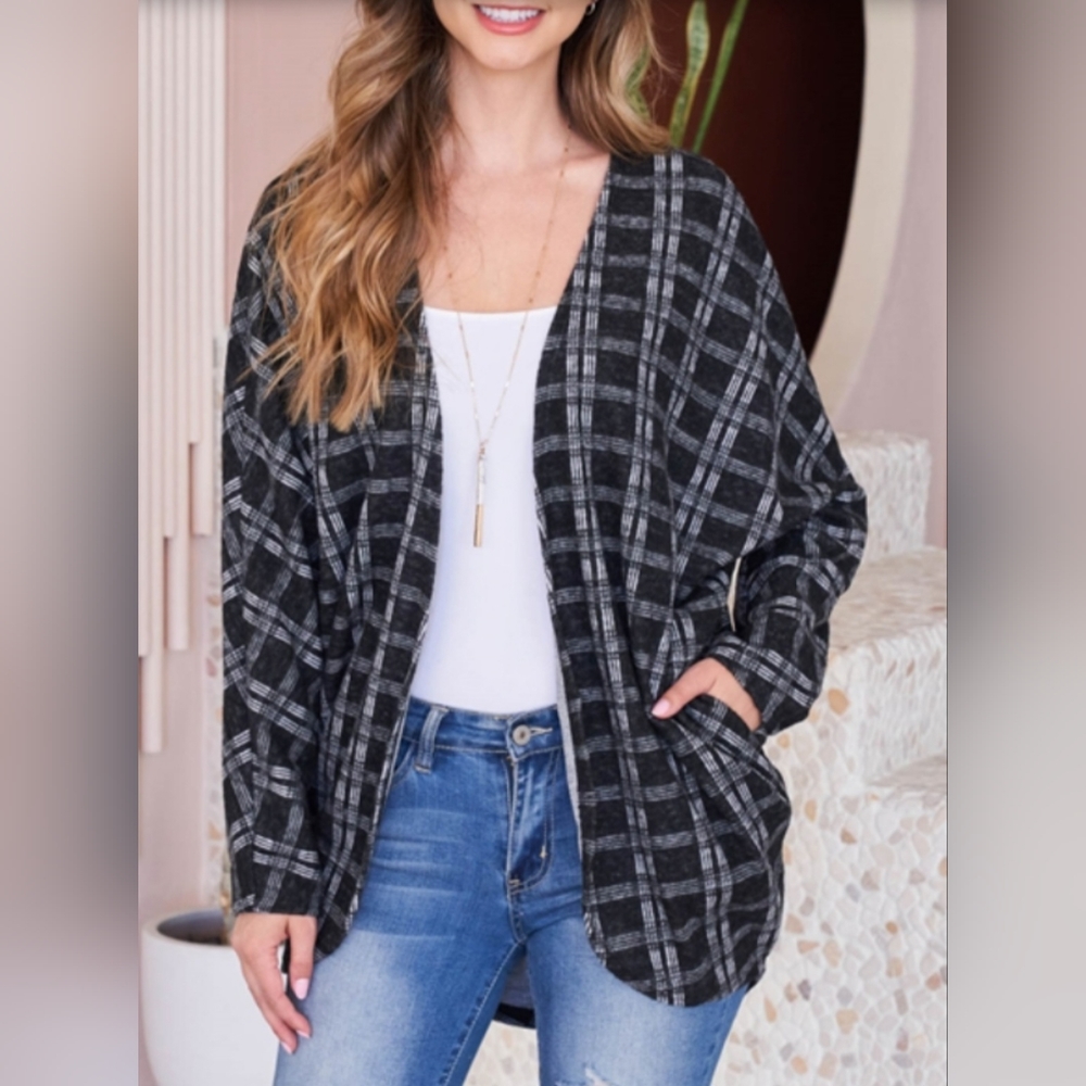 Black and White Plaid Batwing Sleeves Cardigan